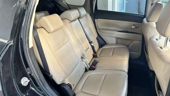MITSUBISHI-OUTLANDER-2018