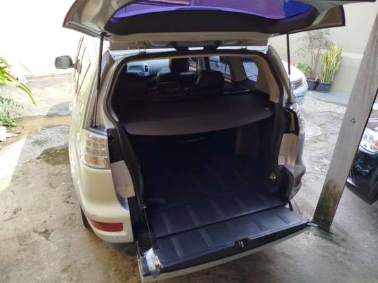 MITSUBISHI-OUTLANDER-2009
