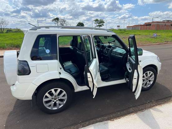 MITSUBISHI-PAJERO TR4-2.0 4X4 16V 140CV FLEX 4P AUTOMÁTICO MITSUBISHI-PAJERO TR4-2010