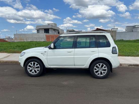 MITSUBISHI-PAJERO TR4-2.0 4X4 16V 140CV FLEX 4P AUTOMÁTICO MITSUBISHI-PAJERO TR4-2010