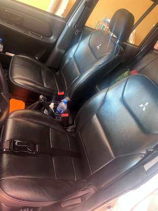 MITSUBISHI-PAJERO TR4-2010