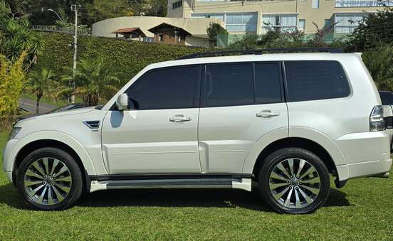 MITSUBISHI-PAJERO-2018