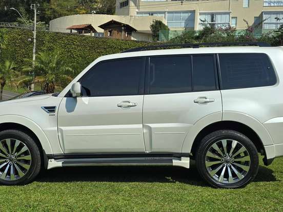 MITSUBISHI-PAJERO-3.2 HPE 4X4 7 LUGARES 16V TURBO INTERCOOLER DIESEL 4P AUTOMÁTICO MITSUBISHI-PAJERO-2018