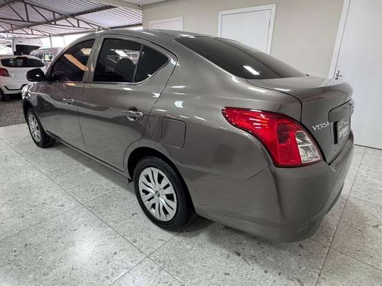 NISSAN-VERSA-2018
