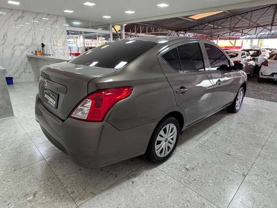 NISSAN-VERSA-2018