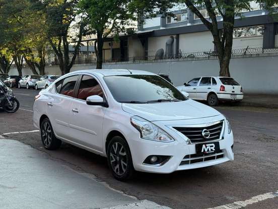 NISSAN-VERSA-2016