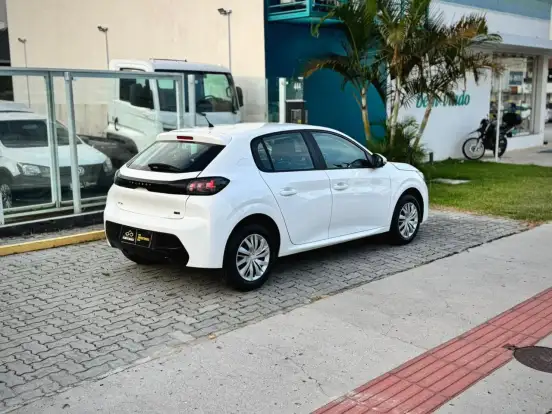 PEUGEOT-208-2023