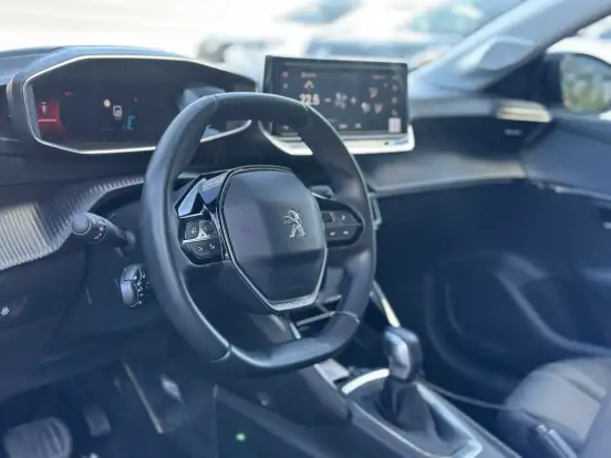 PEUGEOT-208-2023