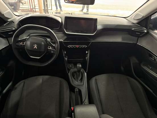 PEUGEOT-208-2022