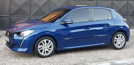 PEUGEOT-208-2021