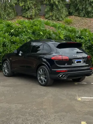 PORSCHE-CAYENNE-2017