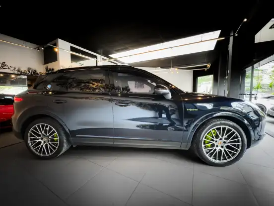 PORSCHE-CAYENNE-2022