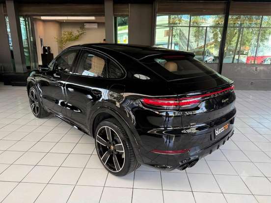 PORSCHE-CAYENNE-2023