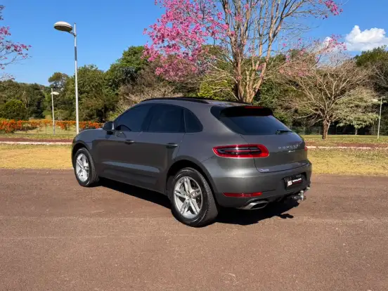 PORSCHE-MACAN-2015