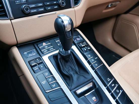 PORSCHE-MACAN-2018