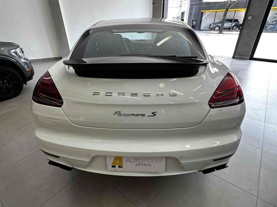 PORSCHE-PANAMERA-2015