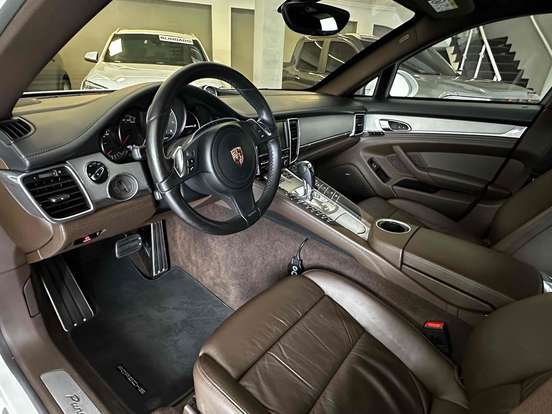 PORSCHE-PANAMERA-2015