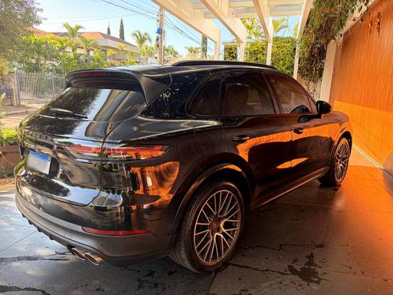 PORSCHE-CAYENNE-2018