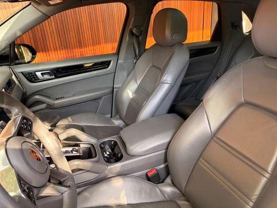 PORSCHE-CAYENNE-2018
