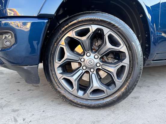 RAM-1500-5.7 V8 GASOLINA LIMITED CD 4X4 AUTOMÁTICO RAM-1500-2023