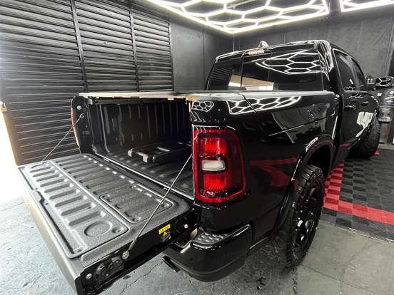 RAM-1500-3.0 HURRICANE 6 BITURBO GASOLINA LARAMIE NIGHT EDITION CD 4X4 AUTOMÁTICO RAM-1500-2025