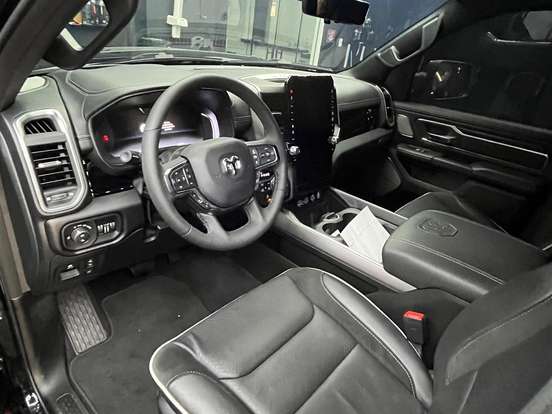 RAM-1500-3.0 HURRICANE 6 BITURBO GASOLINA LARAMIE NIGHT EDITION CD 4X4 AUTOMÁTICO RAM-1500-2025
