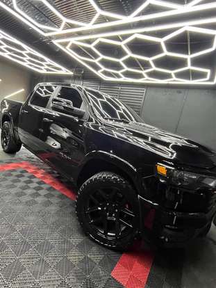 RAM-1500-3.0 HURRICANE 6 BITURBO GASOLINA LARAMIE NIGHT EDITION CD 4X4 AUTOMÁTICO RAM-1500-2025