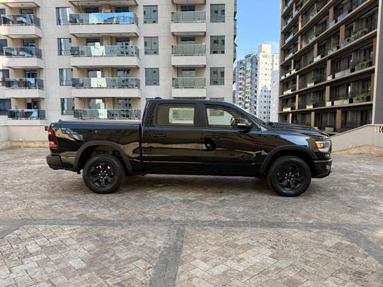 RAM-1500-5.7 V8 GASOLINA REBEL CD 4X4 AUTOMÁTICO RAM-1500-2021