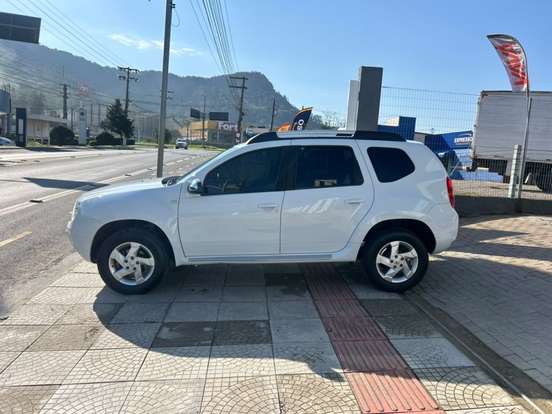 RENAULT-DUSTER-2014