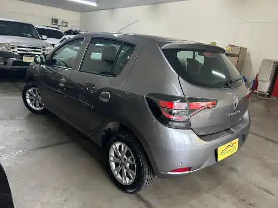 RENAULT-SANDERO-2022