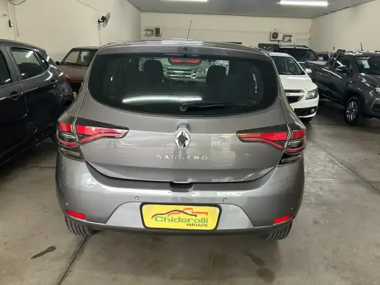 RENAULT-SANDERO-2022
