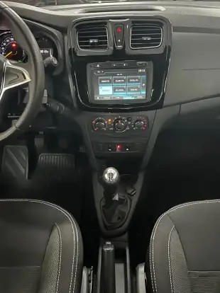 RENAULT-SANDERO-2022