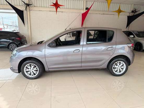 RENAULT-SANDERO-2022