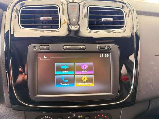 RENAULT-SANDERO-2022