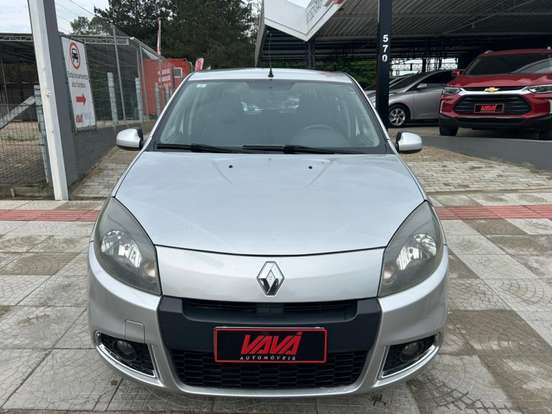 RENAULT-SANDERO-2013