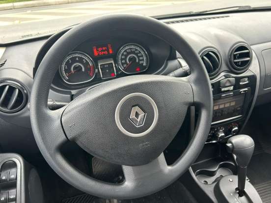 RENAULT-SANDERO-2013