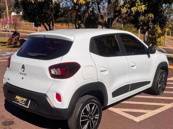 RENAULT-KWID-1.0 12V SCE FLEX INTENSE MANUAL RENAULT-KWID-2022