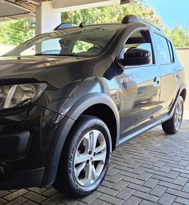 RENAULT-SANDERO-2015