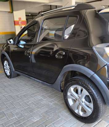 RENAULT-SANDERO-2015