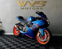 SUZUKI GSX-R750 SUZUKI GSX-R750
