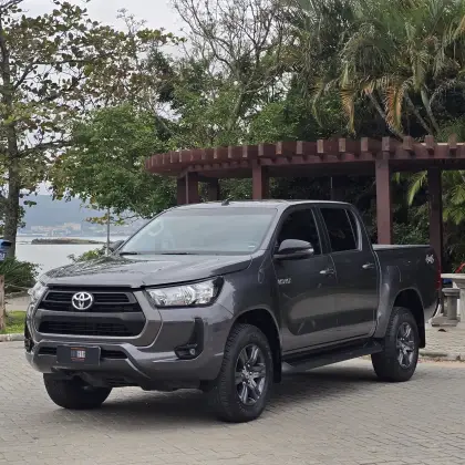TOYOTA HILUX 2.8 D-4D TURBO DIESEL CD SR 4X4 AUTOMÁTICO