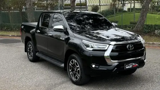 TOYOTA HILUX 2.8 D-4D TURBO DIESEL CD SRX 4X4 AUTOMÁTICO