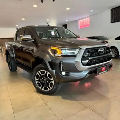 TOYOTA HILUX 2.8 D-4D TURBO DIESEL CD SRX PLUS 4X4 AUTOMÁTICO
