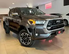 TOYOTA HILUX 2.8 D-4D TURBO DIESEL CD SRX PLUS 4X4 AUTOMÁTICO TOYOTA HILUX 2.8 D-4D TURBO DIESEL CD SRX PLUS 4X4 AUTOMÁTICO