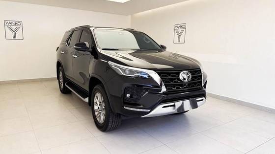 TOYOTA HILUX 2.8 D-4D TURBO DIESEL CD CONQUEST 4X4 AUTOMÁTICO
