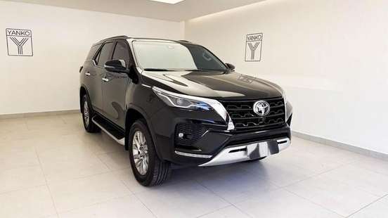 TOYOTA-HILUX-2023