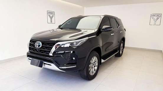 TOYOTA-HILUX-2023