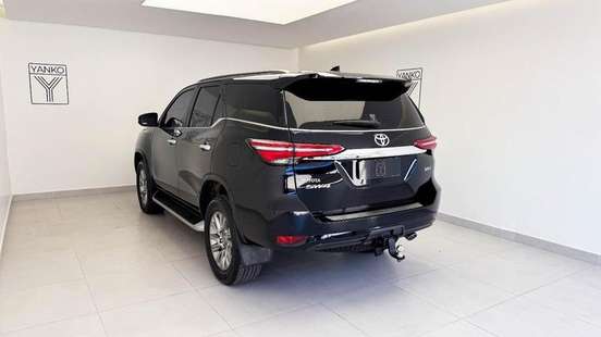 TOYOTA-HILUX-2023