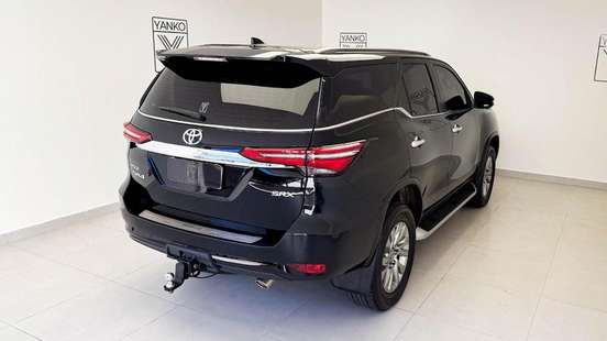 TOYOTA-HILUX-2023