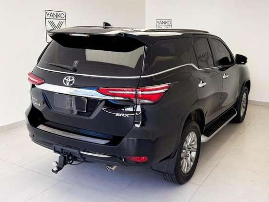 TOYOTA-HILUX-2.8 D-4D TURBO DIESEL CD CONQUEST 4X4 AUTOMÁTICO TOYOTA-HILUX-2023